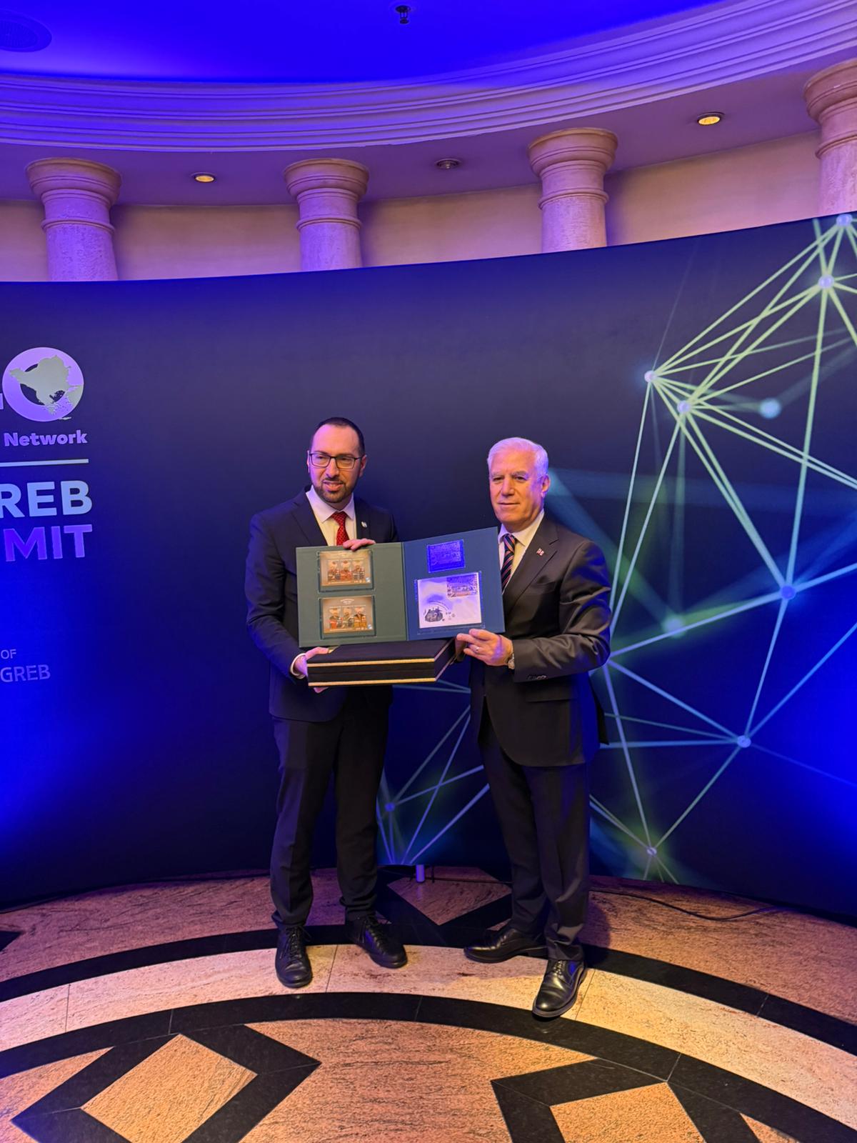 36658 M T Y5 Nzg3 Y T 5-1