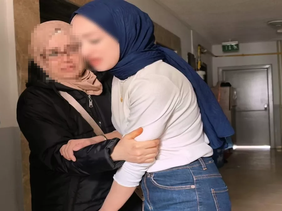 Ablasini Bicakla Rehin Alan 17 Yasindaki 1174685 348928 69959762535B4