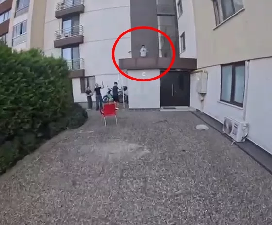 Once Siparisini Teslim Etti Sonra Damda 1177402 349750 699806E5257Db