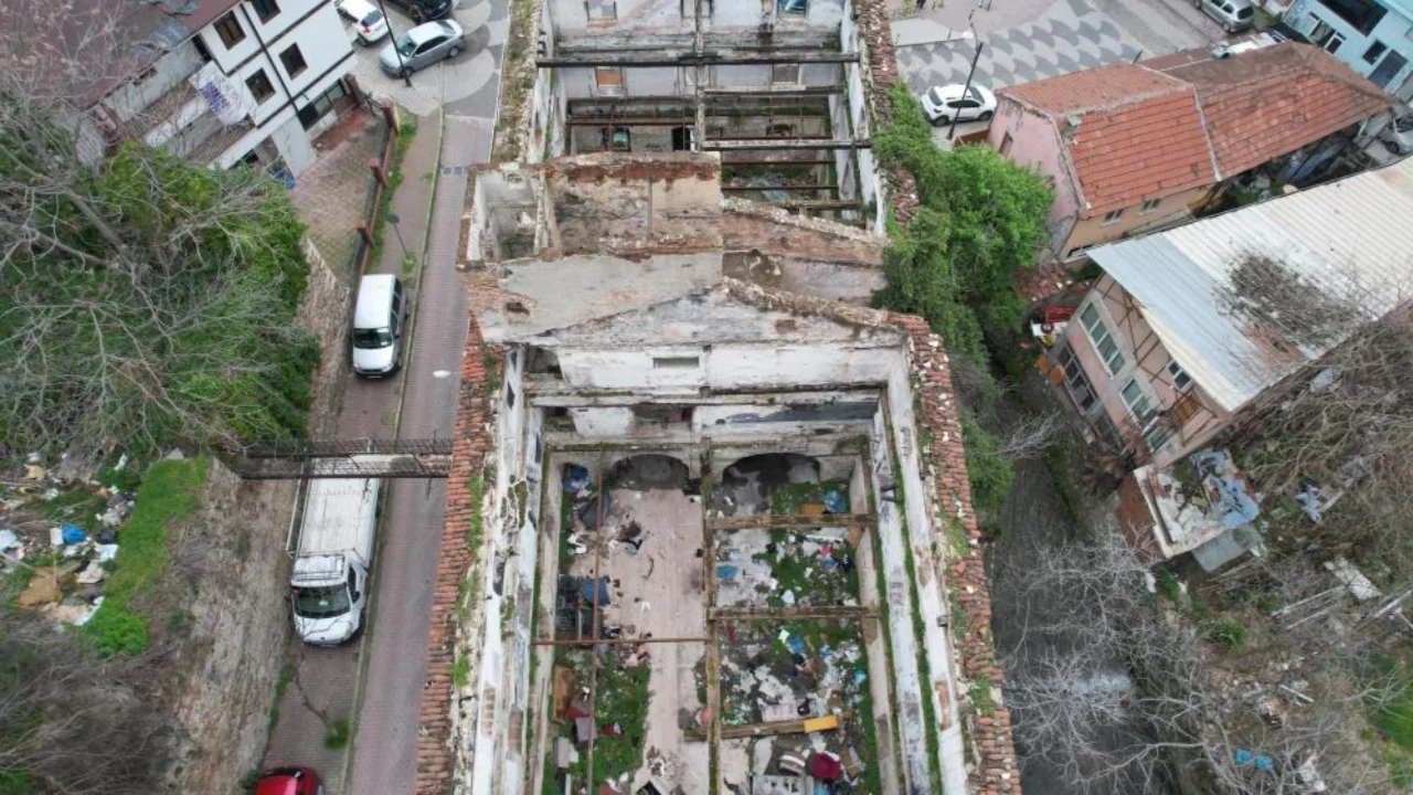 1905582 Bursa Da 156 Yillik Tarih Kule Dondu Zarar Gun Agarinca Ortaya Cikti 69C3Aa4394C2A