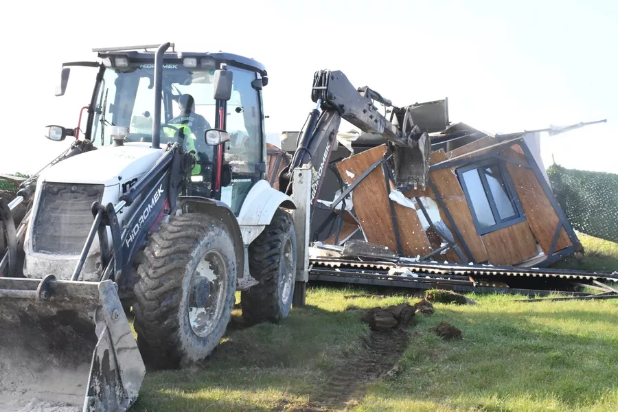 Aw655880 02 69Aa8398728B3