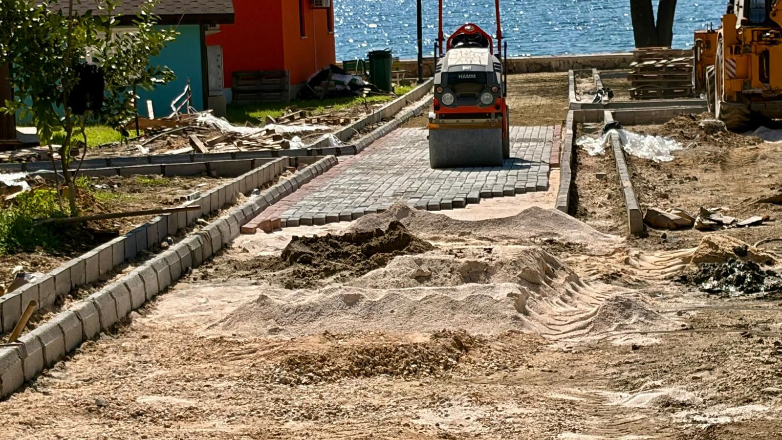 Gemlik’te Yollara Asfalt Ve Taş Parke (10)