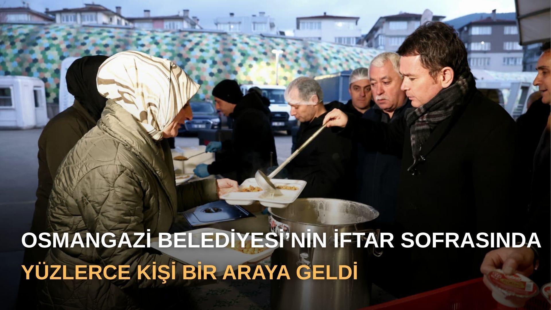 Osmangazi Belediyesi’nin iftar sofrasında yüzlerce kişi bir araya geldi