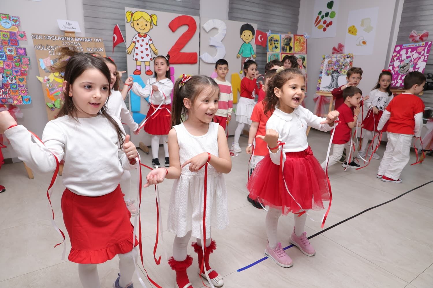 23 Nisan Sevinci (2)