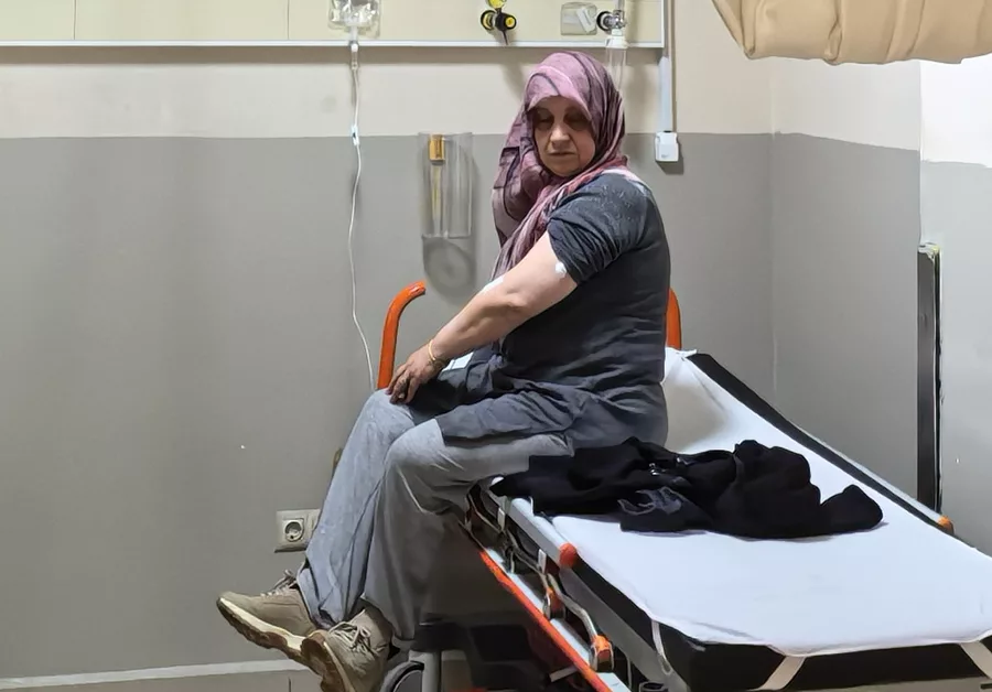 Aw689829 01 69E9E666137Ce