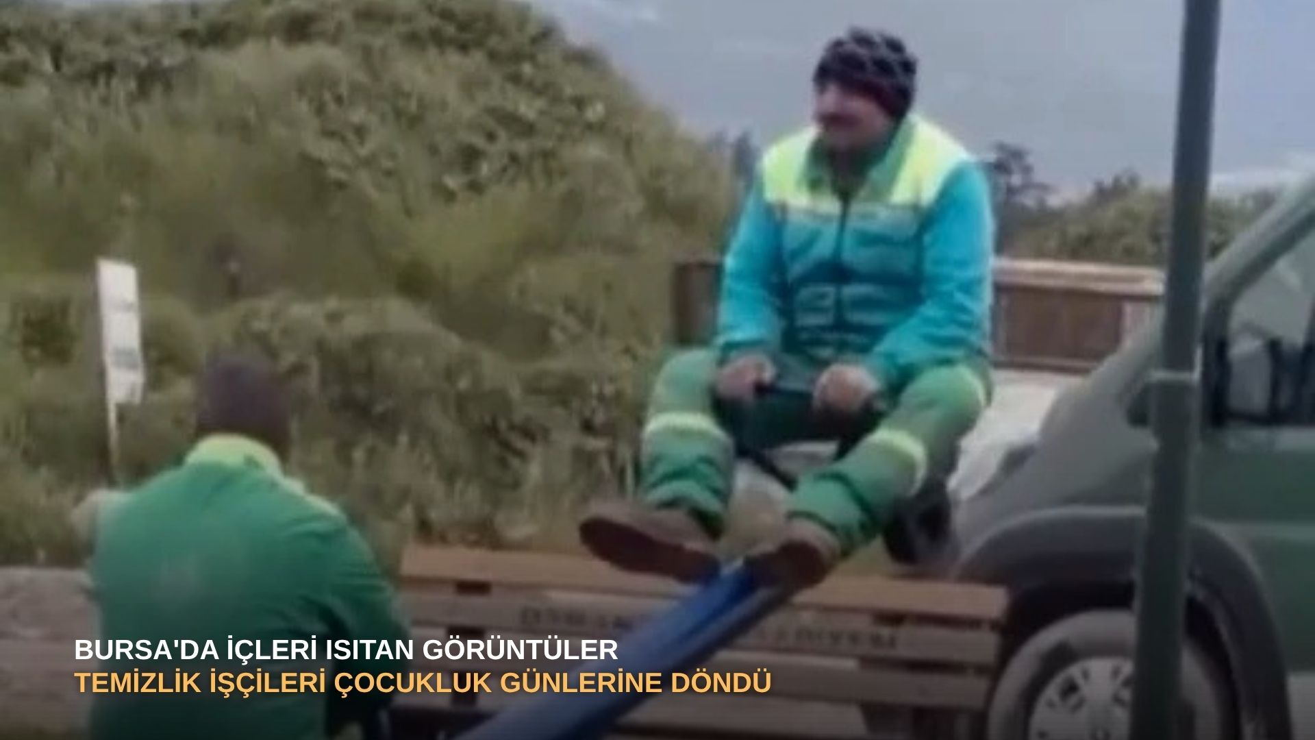 Bursa'da içleri ısıtan görüntüler: Temizlik işçileri çocukluk günlerine döndü