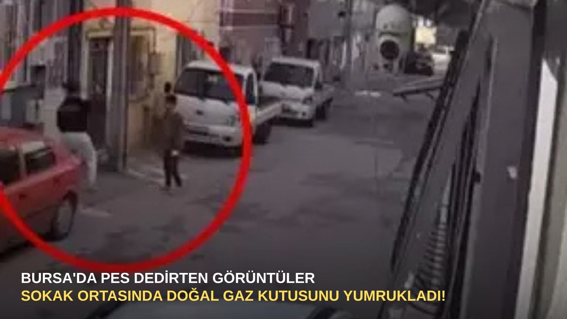 Bursa'da pes dedirten görüntüler: Sokak ortasında doğal gaz kutusunu yumrukladı!