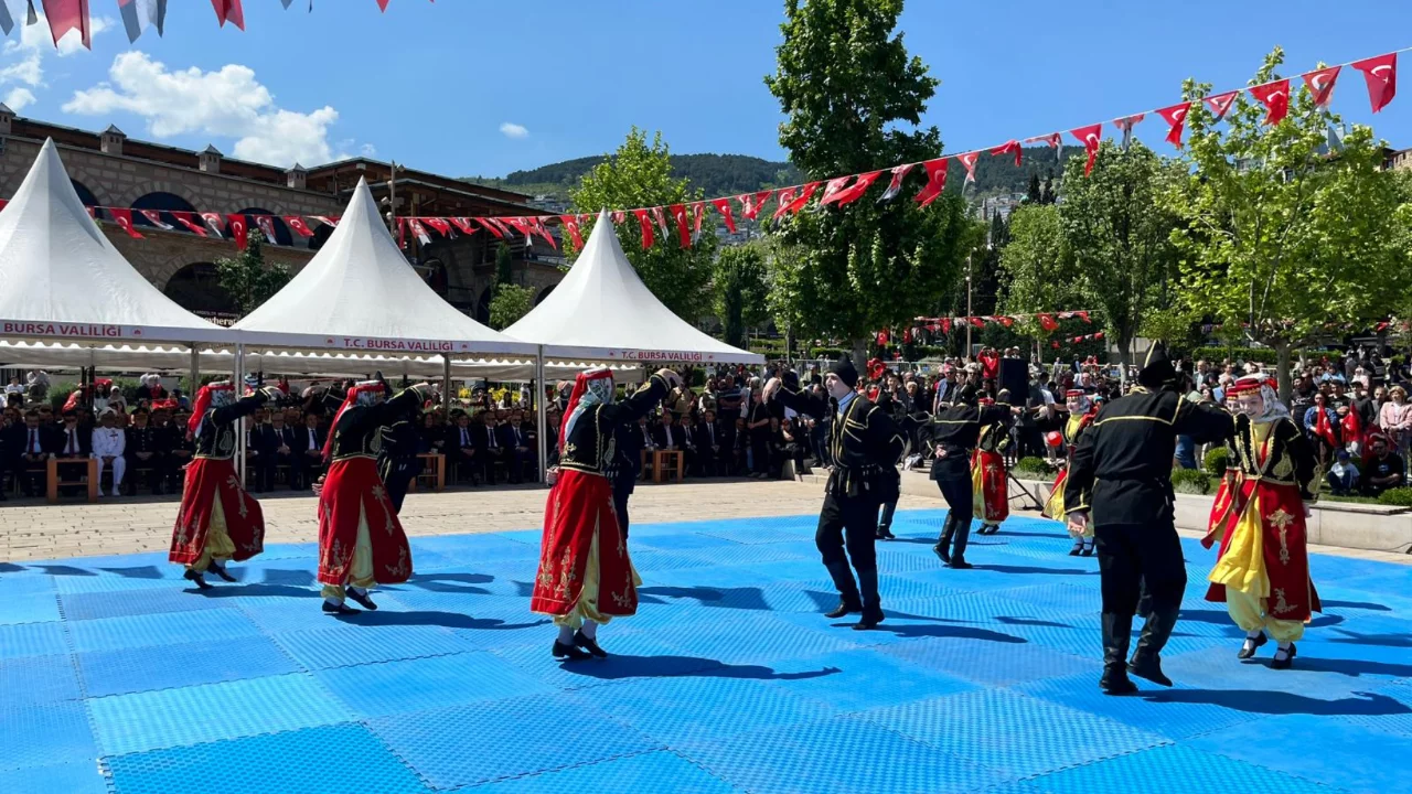 1923540 Bursa Da 19 Mayis Coskusu Meydanlara Tasti 6A0C1Deac6443