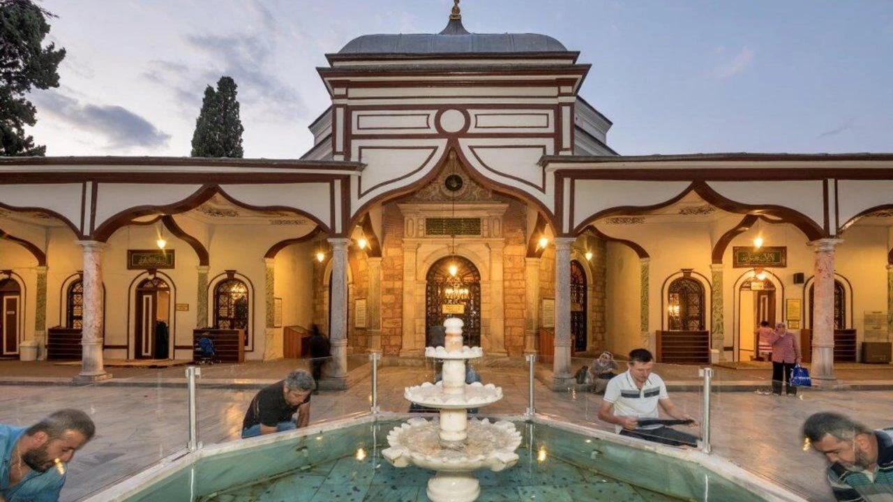 Emirsultan Avlu Detay 2 Large-1