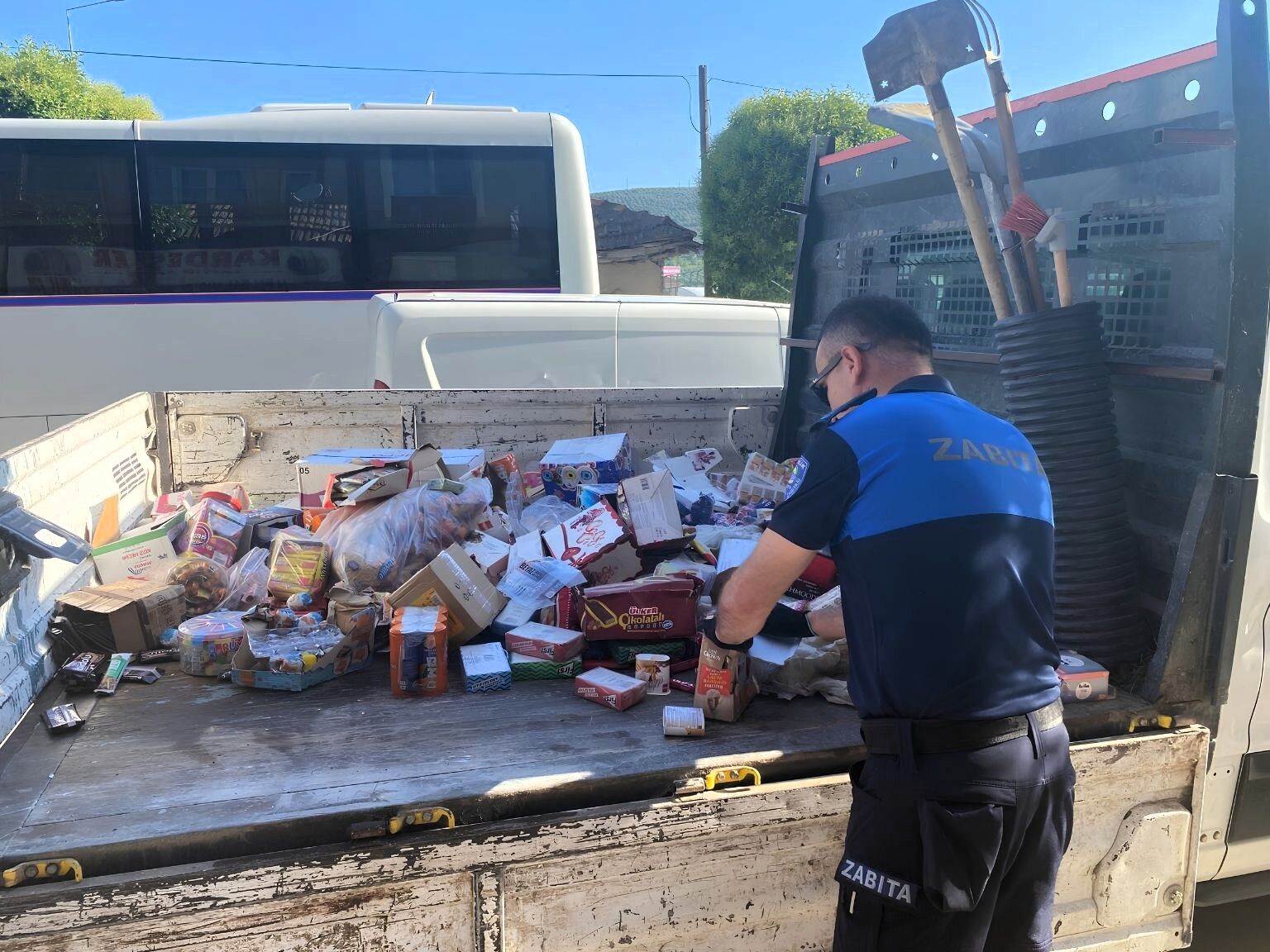 Gemlik’te Sağlıksız Gıda Deposuna Zabıta Baskını (3)