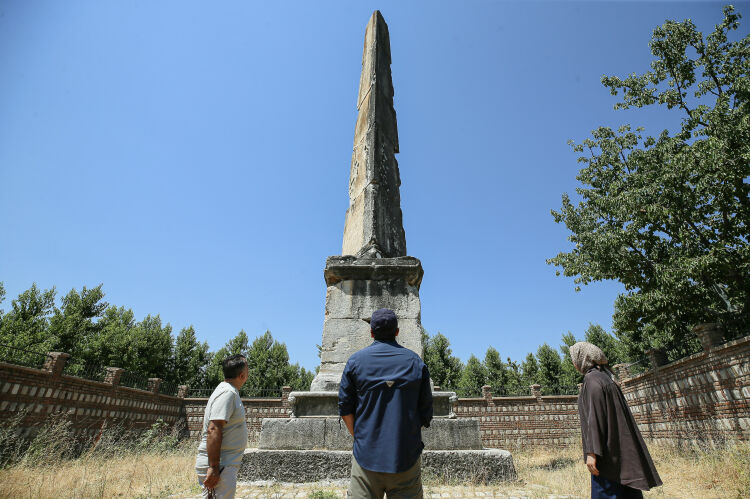 Aa 20260722 42035944 42035939 Surgunden Donen Romalinin Iznikteki 2 Bin Yillik Anit Mezari 1784710823 440 X750