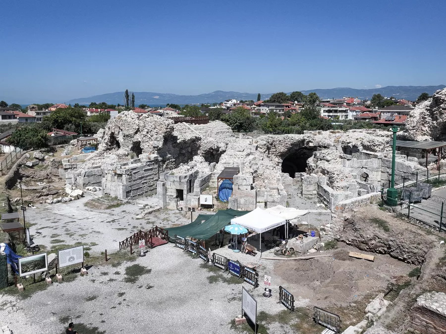 Aa 20260825 42300400 42300391 Iznik Roma Tiyatrosundaki Nekropolde Bulunan Iskeletlerde Veba Bulgusuna Rastlandi 6A8D5D7263F7E