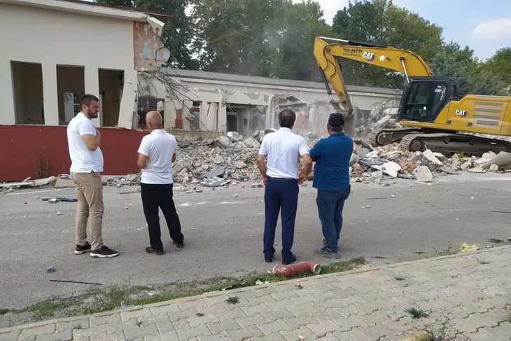 Bursa Orhangazi De Okullarda Yeni Donem Hazirligi Yikim Ve Yapim Calismalari Da Incelendi 1786530499 291 Large