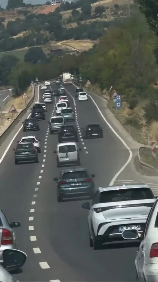 Trafikte Makas Atarak Ilerleyen Surucuye 1441348 428619 6A7082Dd97031 (1)