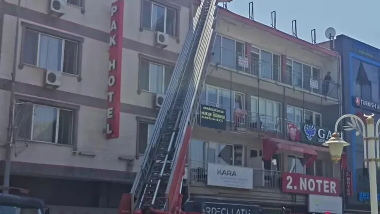 Bursa Gemlik'te pasaj yangını! Çatı katında hasar oluştu