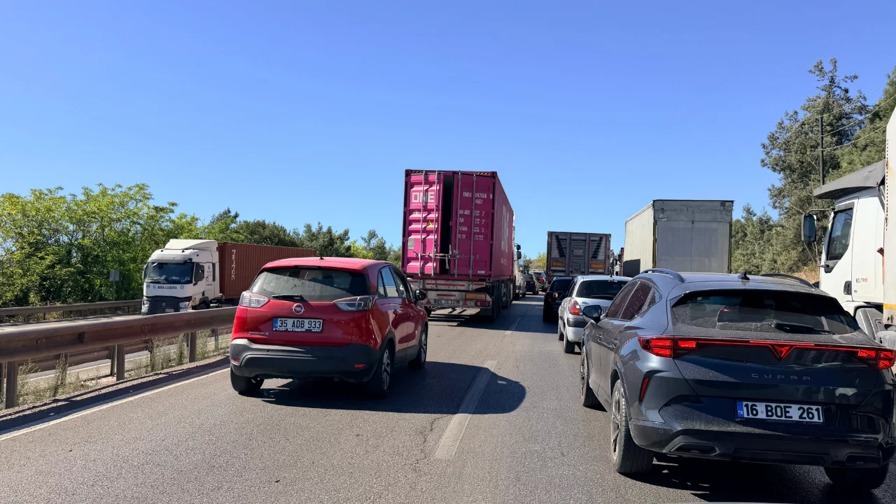 Bursa trafiğinde 3 kilometrelik kuyruk! Dürdane Rampası’nda şerit daraldı