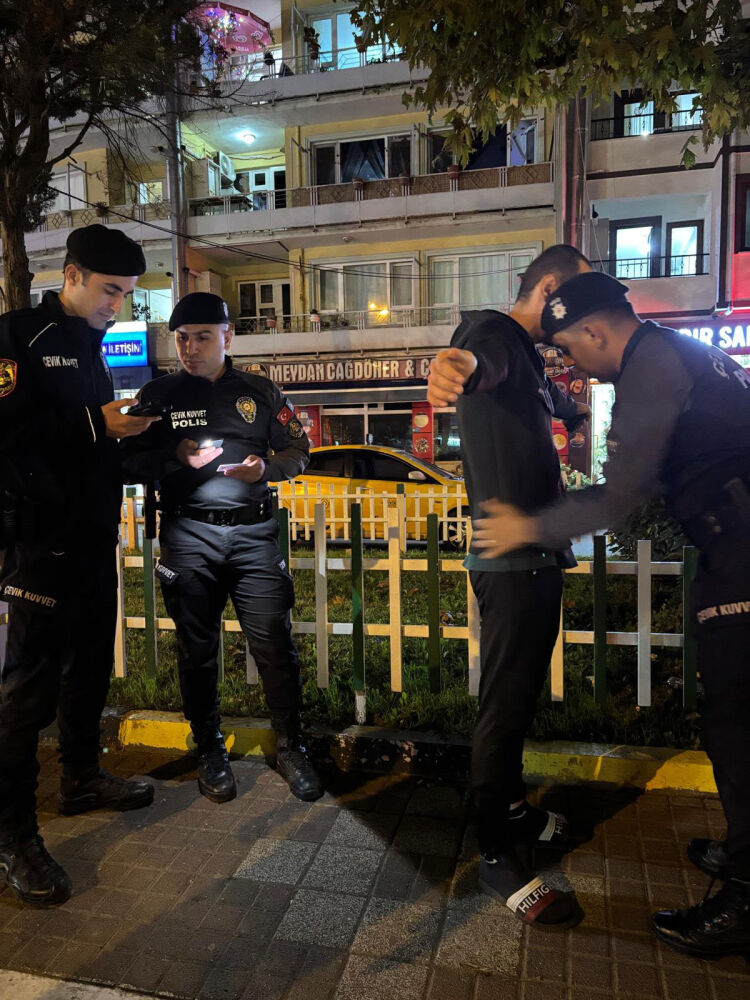 Aa 20260922 42543200 42543199 Bursada Asayis Ve Trafik Uygulamasi Yapildi 1790110915 648 X750