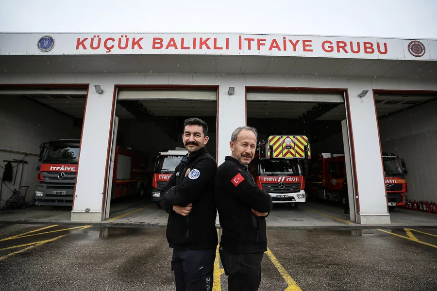 Aa 20260929 42598625 42598623 Baba Ogul Bursa Itfaiyesinde Omuz Omuza Gorev Yapiyor 6Abb7D7595D7C