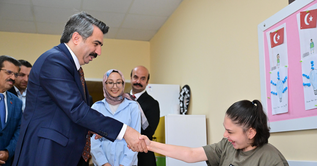 Bursa’da özel öğrencilerin ilk gün heyecanına Başkan Yılmaz ortak oldu
