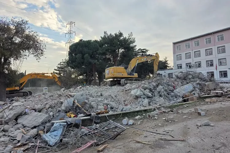 Hamitler Adnan Turkay Ortaokulu Yikildi 1765706268 23 Large 6Aa7Aad056496