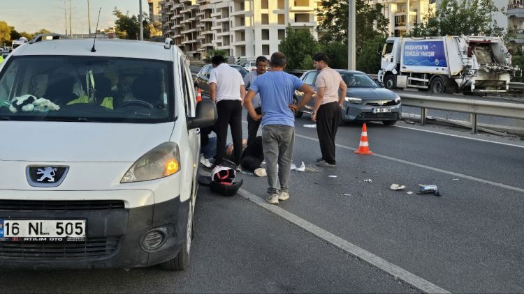 Bursa Asfaltı Caddesi’nde kaza! Motosiklet sürücüsü yaralandı