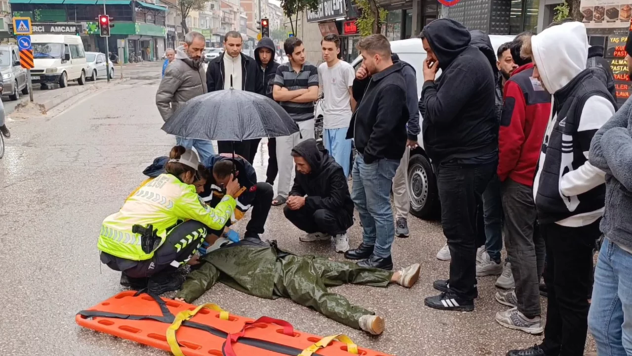 İki elektrikli bisiklet çarpıştı! Bursa’da kadın polisin hareketi dikkat çekti
