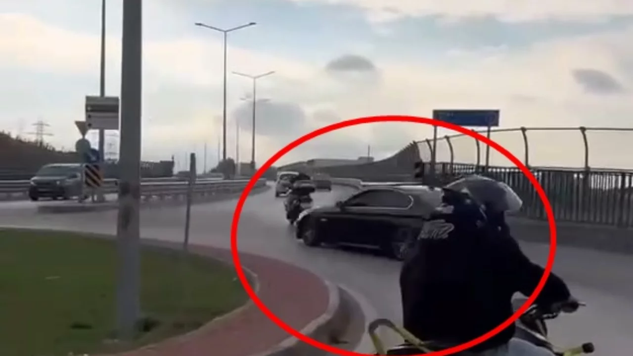 Bursa’da drift kazası! Otomobilin motosiklete çarptığı anlar kamerada