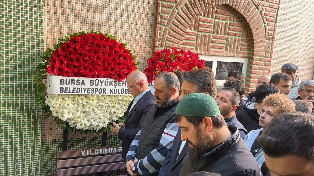 Bursa’da yürek yakan veda! 13 yaşındaki şampiyon güreşçi toprağa verildi