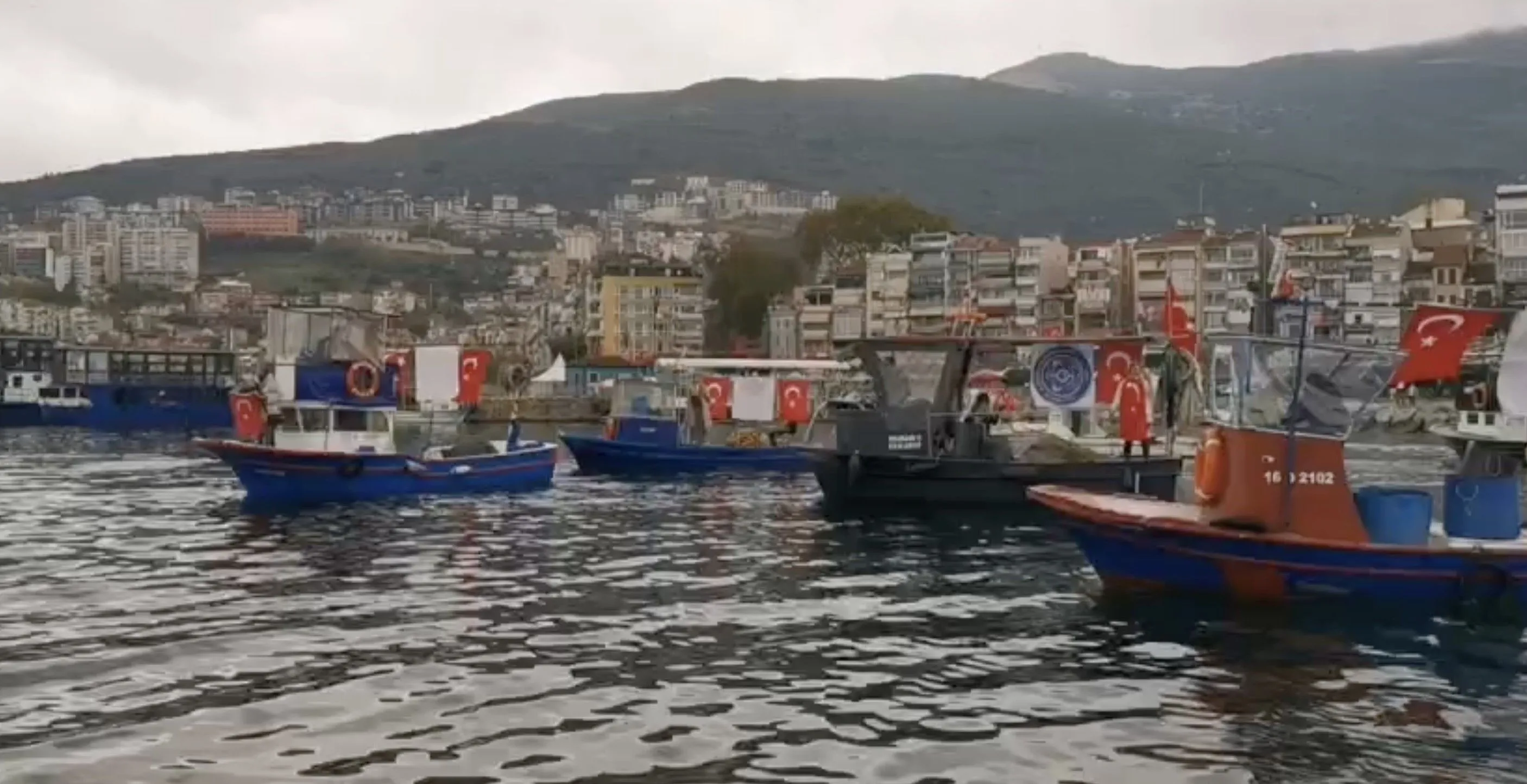Gemlik’te Cumhuriyet coşkusu körfeze yansıdı