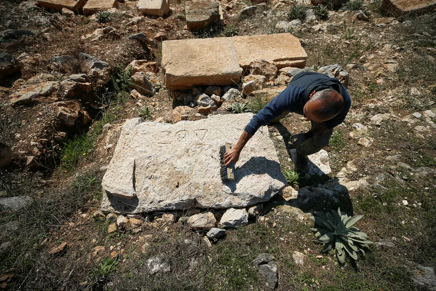 Aa 20261028 42887766 42887762 Golyazidaki Antik Tiyatroda Seyirci Basamaklarinin Arasinda Mezar Bulundu 6Ae1Bce35D304