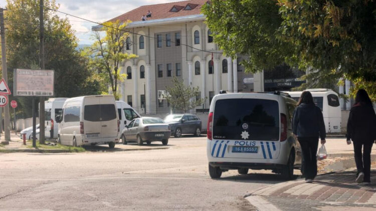 Bursa’da okulda silah alarmı! Polis ekipleri harekete geçti