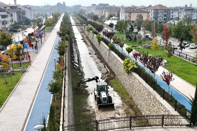 Bursa Da Beklenen Yagislar Oncesi Is Makineleri Harekete Gecti Sel Ve Su Baskinina Karsi Onlem 1793017305 314 Large