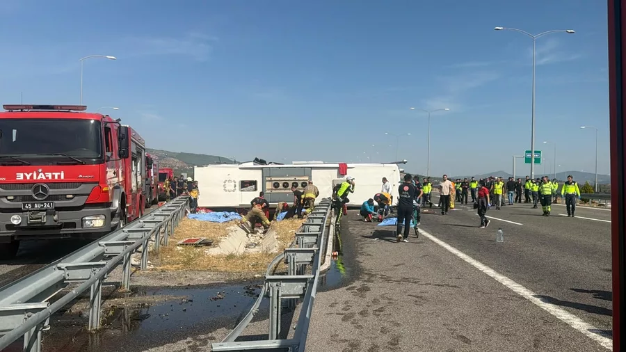 Manisada Tur Otobusu Ve Tirin Carpisti 1549025 460972 1 6Acbf8Ceae473