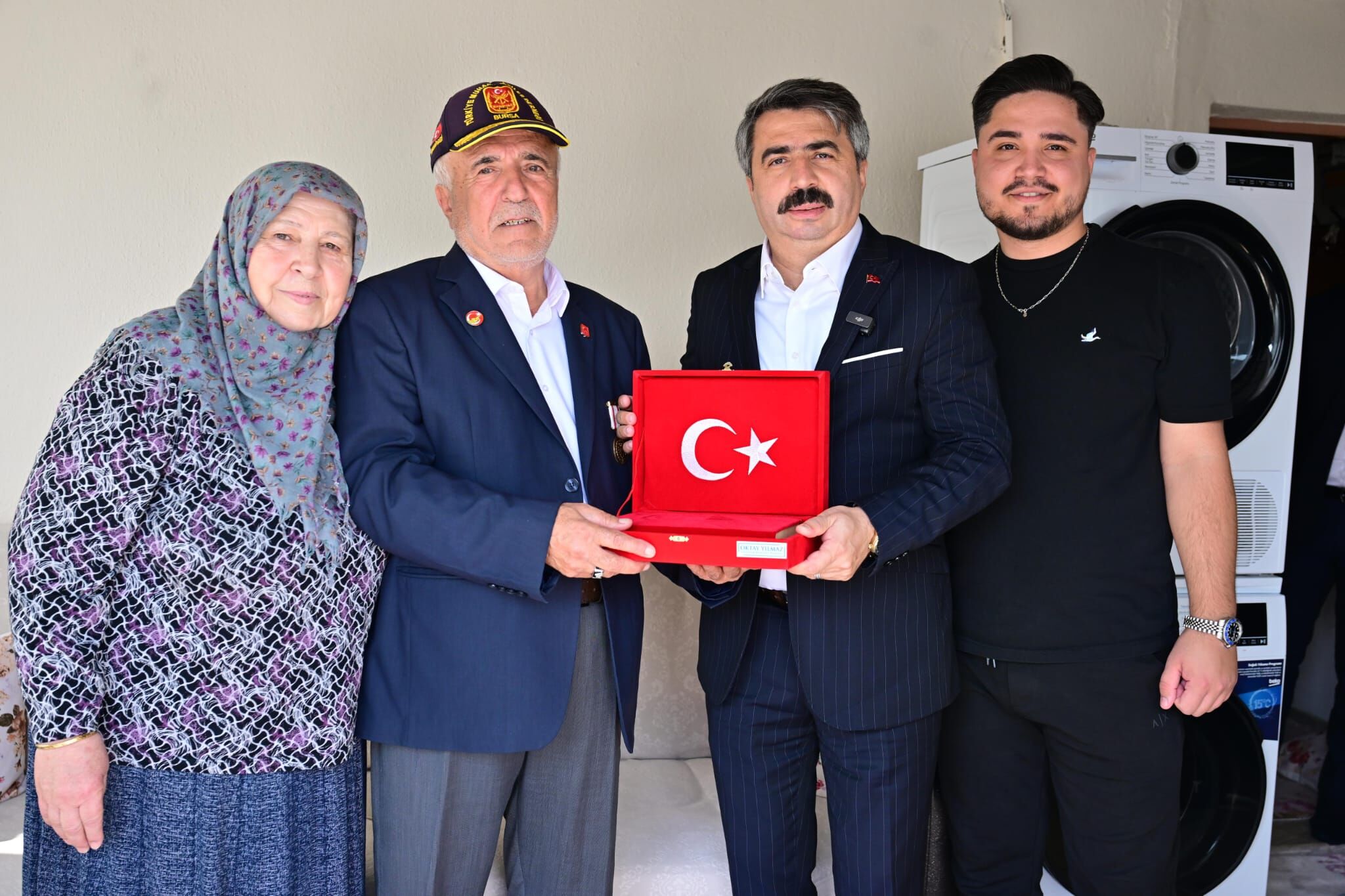 Yıldırım Belediye Başkanı Oktay Yılmaz’dan Kıbrıs gazisine vefa ziyareti