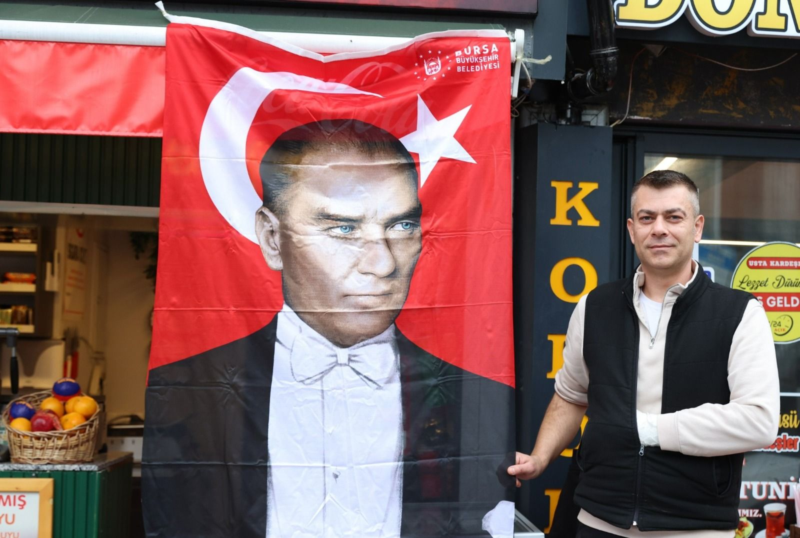 Bursa’da Cumhuriyet coşkusu balkonlara taşındı
