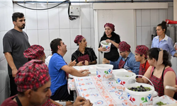 Antalya'da özel çocuklar2017’de diktikleri zeytin fidelerinden ilk mahsulünü topladılar