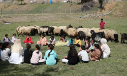 Bitlis'te İlkokul öğretmenleri, "Eğitimi Doğaya Taşıyoruz" projesini hayata geçirdi