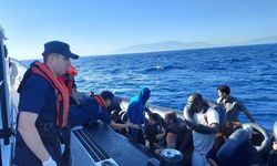 İzmir açıklarında 107 düzensiz göçmen yakalandı