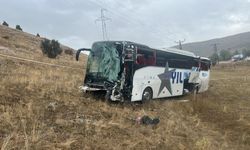 Sivas'ta yolcu otobüsü ile tır çarpıştı