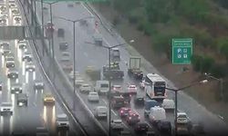 İstanbul'da yağış ulaşımı aksattı