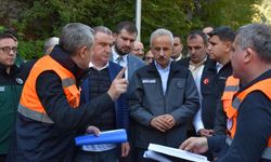 Bakanlar Uraloğlu ve Bak,sel felaketinin vurduğu Artvin'de incelemelerde bulundu