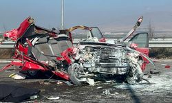 Niğde'de otomobil tıra arkadan çarptı