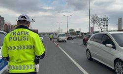 Trafikte tartışan sürücünün ehliyetine el konuldu