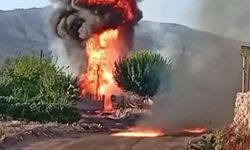 Şırnak’ta yol çalışmasında hasar gören petrol borusu alev aldı