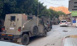 İşgalci İsrail ordusu, Batı Şeria'da baskın düzenleyip bazı Filistinlileri gözaltına aldı