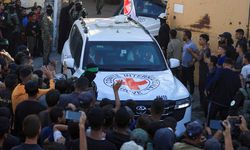 İsrail ordusu, Gazze'den salıverilen 7 İsrailli esiri Kızılhaç'tan teslim aldığını duyurdu