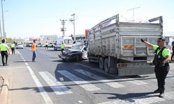Diyarbakır'da 6 araç birbirine girdi, 12 kişi yaralandı