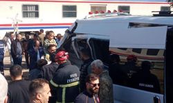 Muş'ta yolcu treni servis minibüsüne çarptı: 17 öğrenci yaralandı