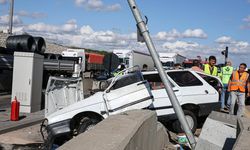 Mersin'de gişelerde bariyere çarpan otomobildeki 2 kişi öldü