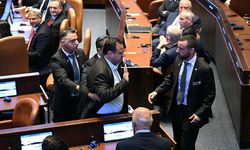 Trump’ın İsrail parlamentosu konuşmasında ‘Filistin’i tanıyın’ protestosu: Vekiller dışarı çıkarıldı